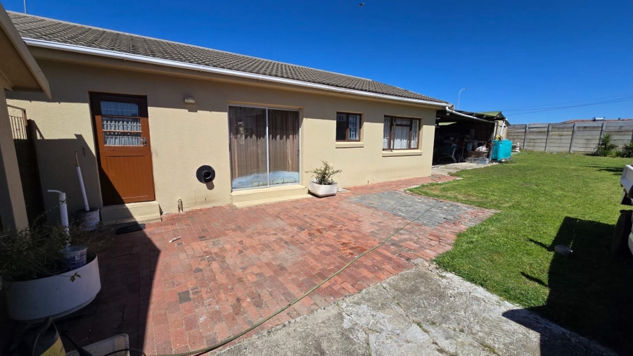 4 Bedroom Property for Sale in Wellway Park Western Cape